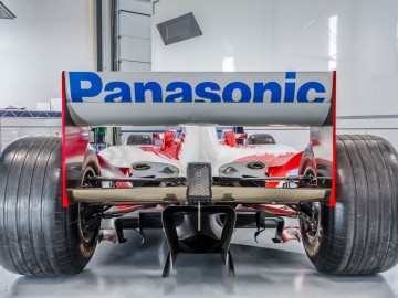 Do kupienia wyścig&oacute;wka z debiutu Toyoty w Formule 1